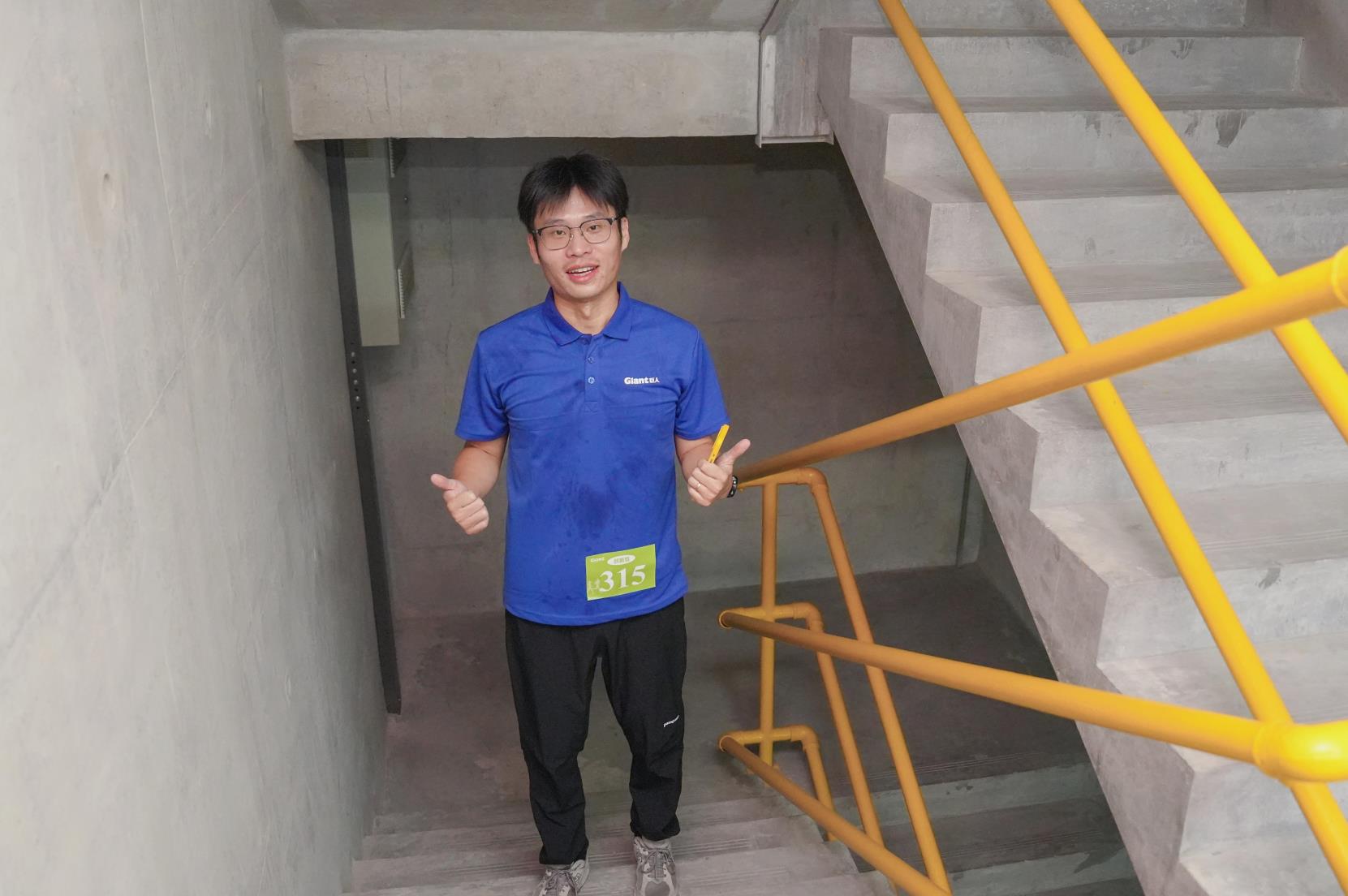 塔下再聚首 攀登勢正雄——巨龍電梯試驗塔第六屆登高跑開賽