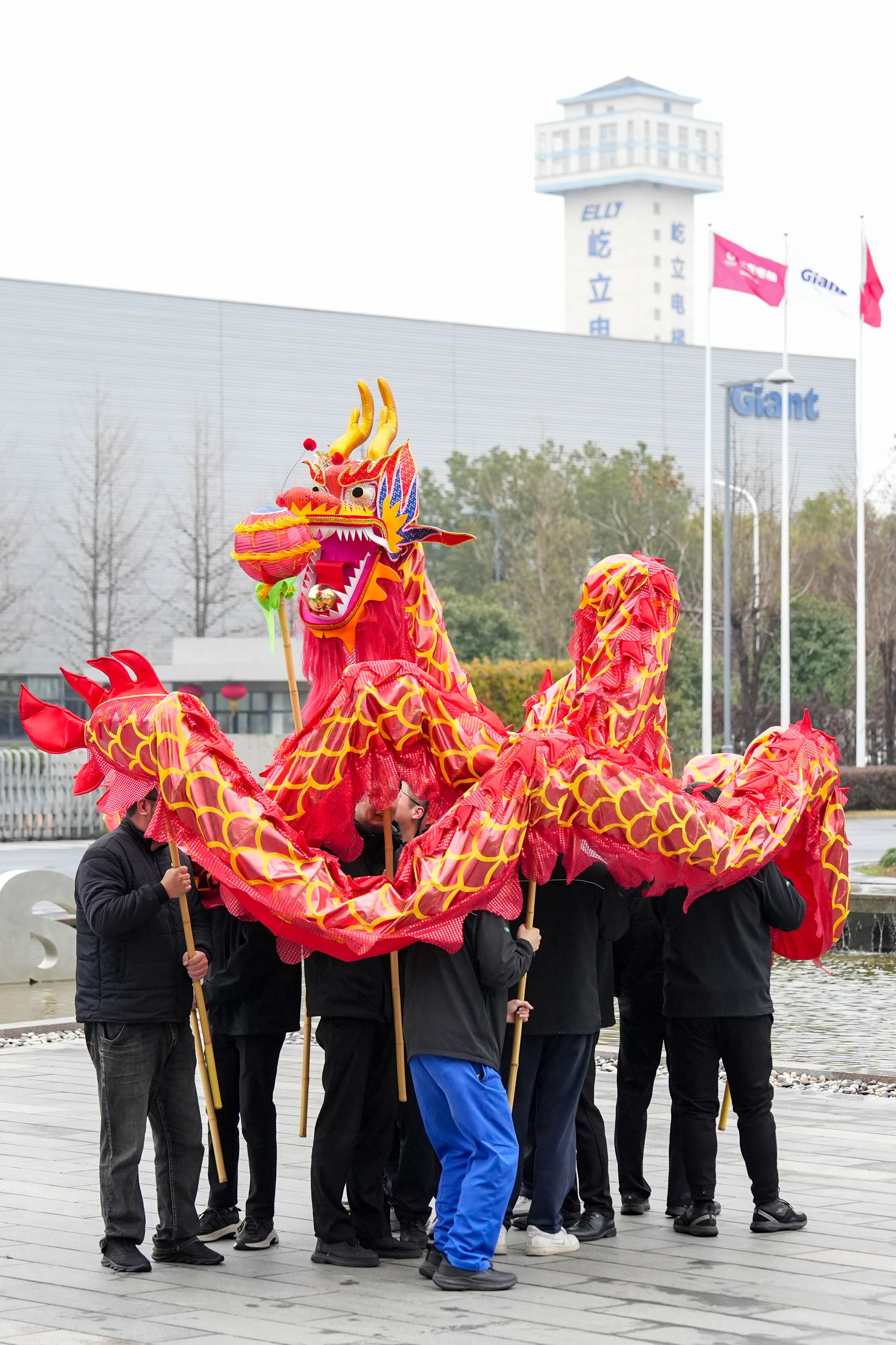 龍馬精神迎開工 巨人集團啟新程