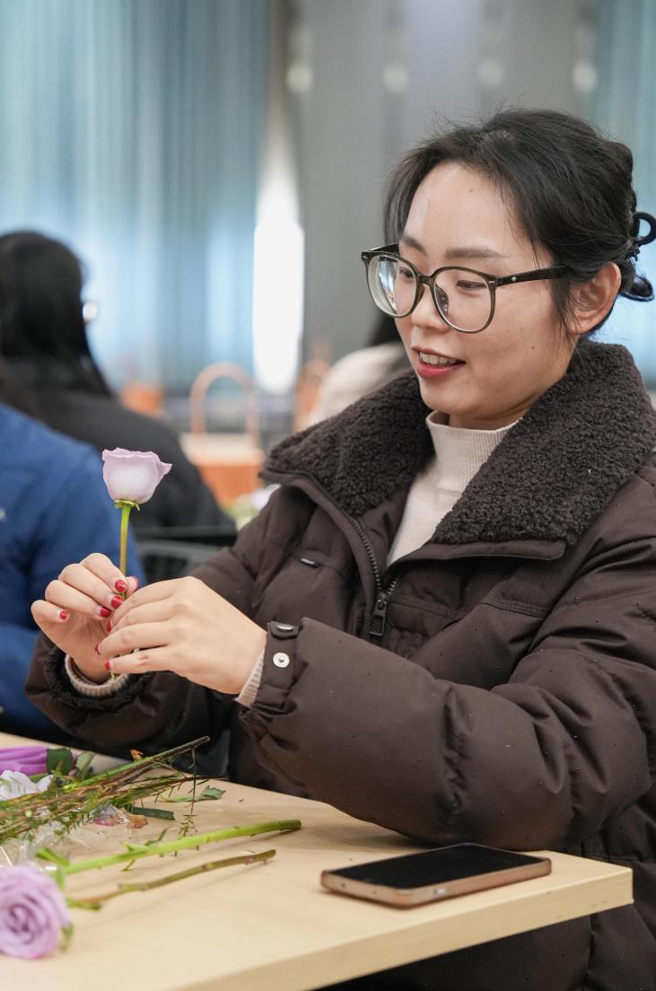 花香潤心田 巾幗綻芳華——巨人集團婦女節活動