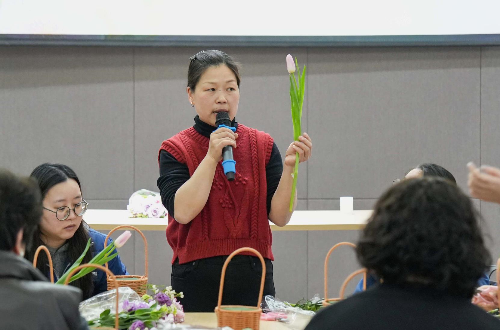 花香潤心田 巾幗綻芳華——巨人集團婦女節活動