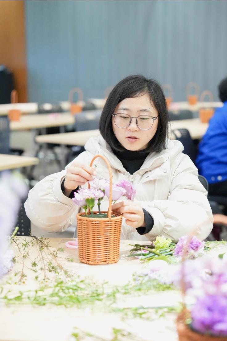 花香潤心田 巾幗綻芳華——巨人集團婦女節活動