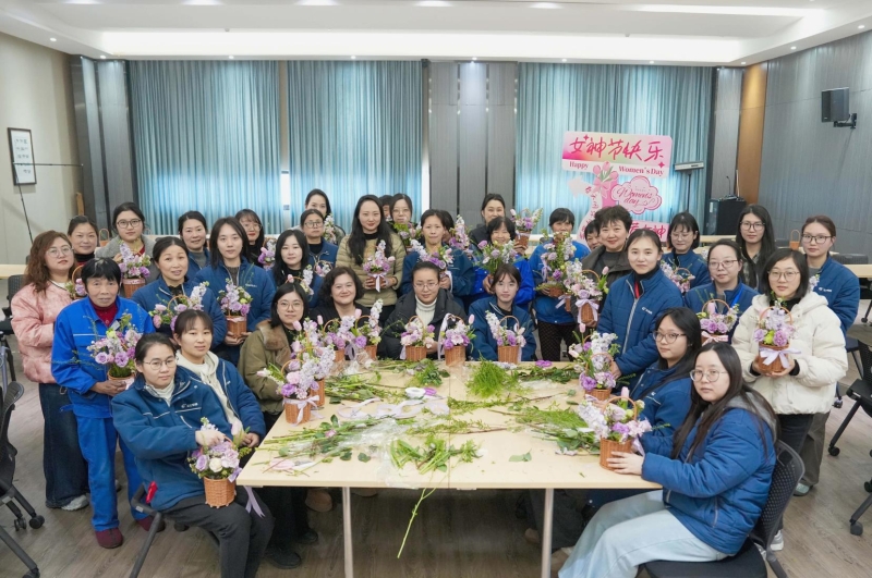 花香潤心田 巾幗綻芳華——巨人集團婦女節活動